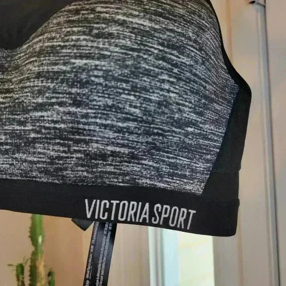 NWOT Victoria's Secret Sport Black and White Sports Bra, Sz 34B - Picture 5 of 7